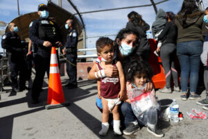 ICE ha detenido a 59 mil migrantes en EU; centros, a 140% de su capacidad