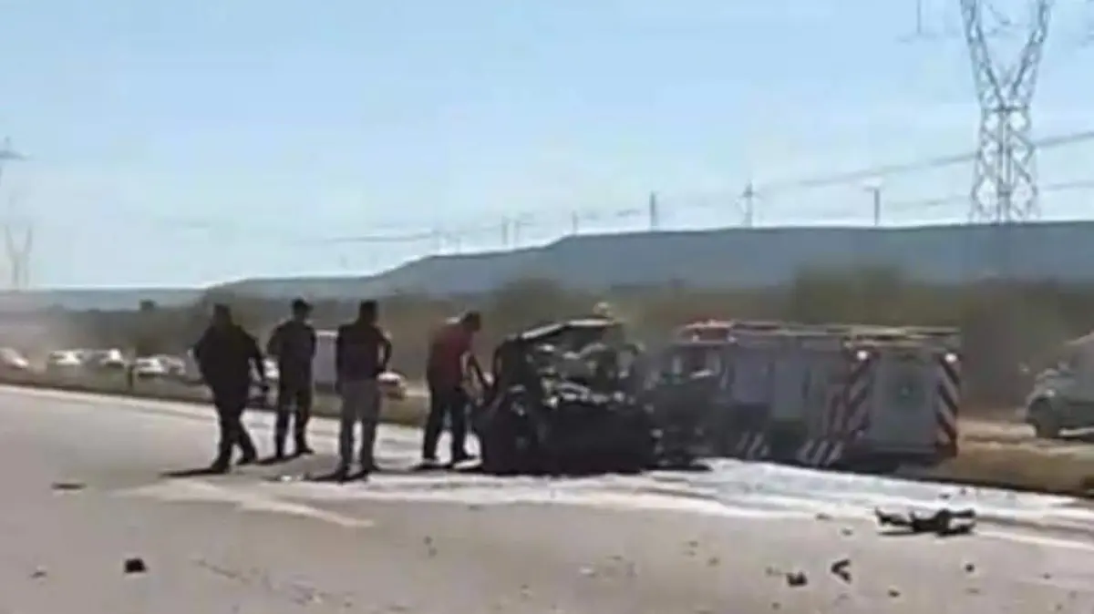 Borrador automático 6 Choque entre pipa, tráiler y auto provoca incendio mortal en carretera de Tamaulipas