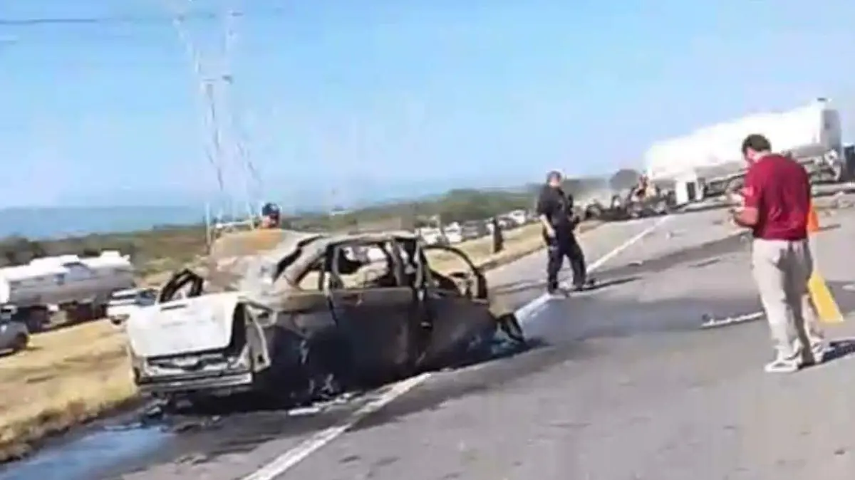 Choque mortal entre pipa y tráiler en Tamaulipas deja cuatro muertos y carretera cerrada